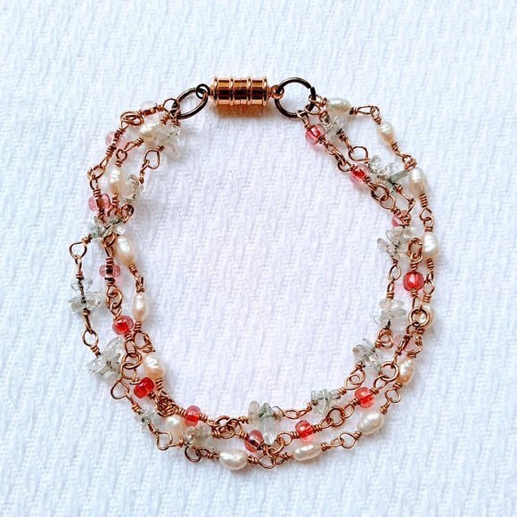 Freshwater Pearl and Crystal Handmade 8.5 Inch Bracelet Gold Tone - Picture 1 of 5